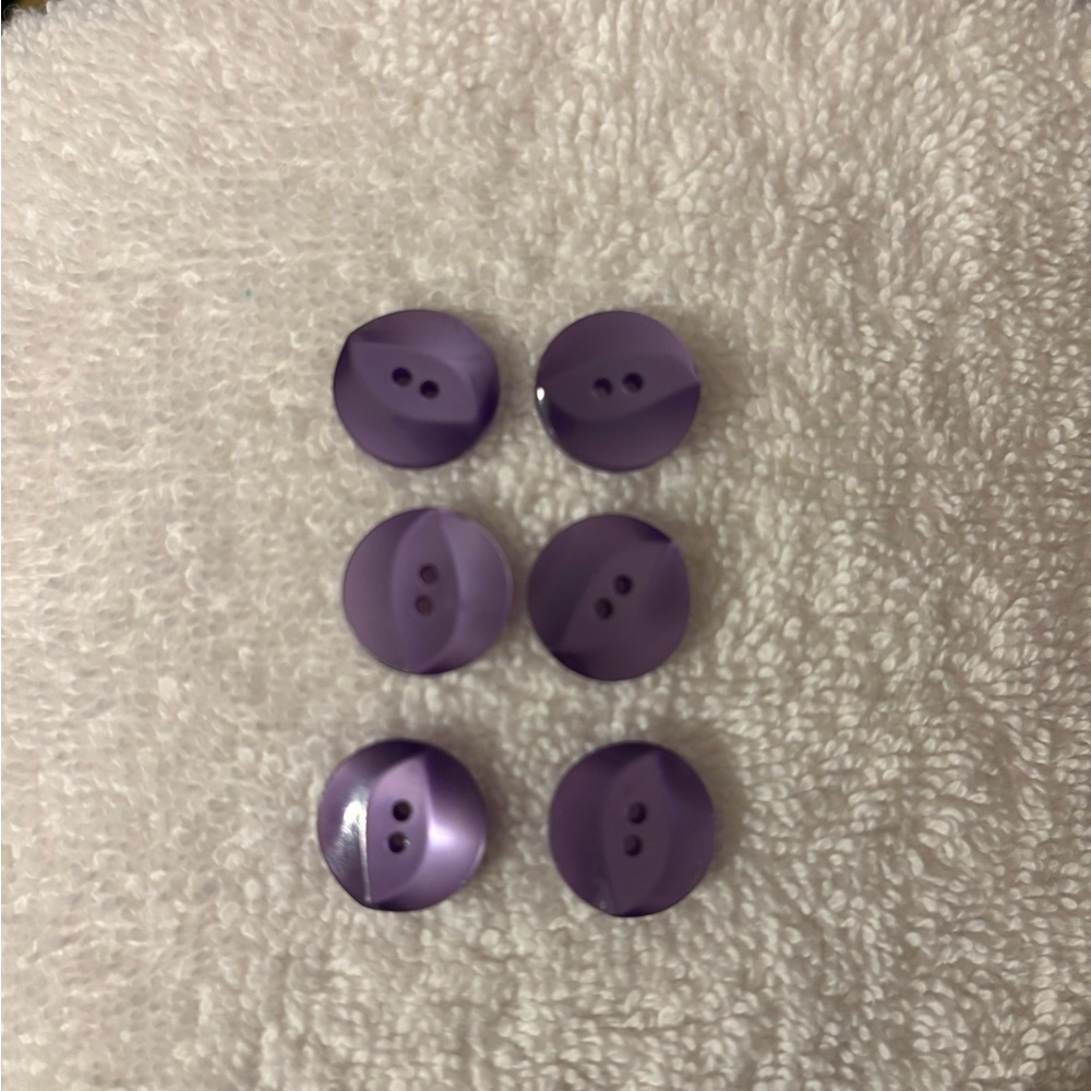 Vintage Buttons - Picture 2 of 6